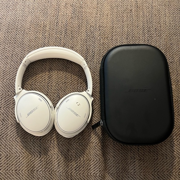 Bose QuietComfort headphones 45 Over-Ear Headphones Bose QuietComfort headphones 45 Over-Ear Headphones